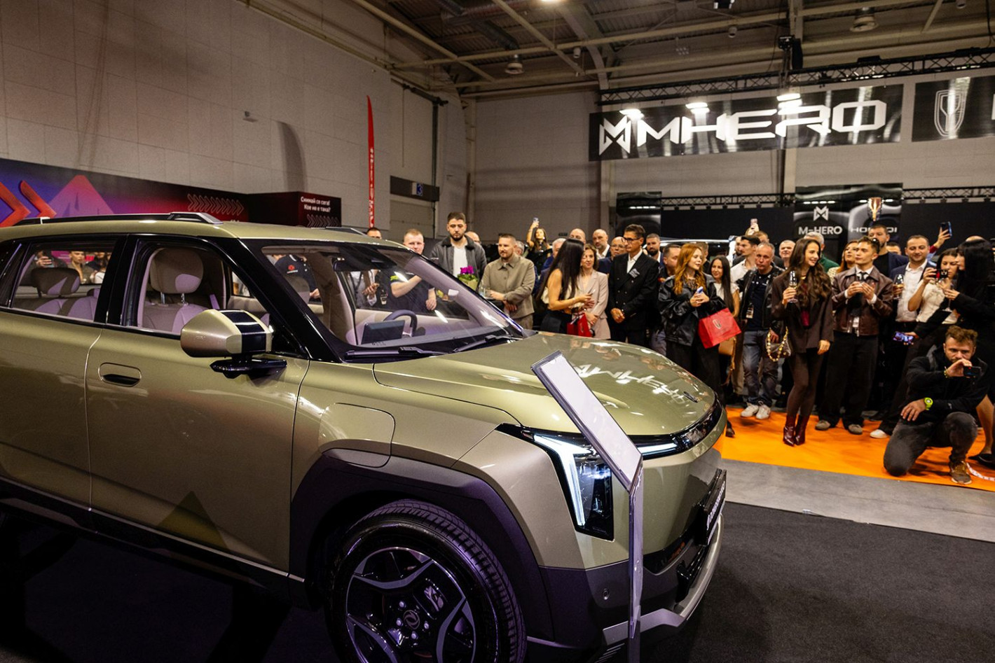 Премиера на Asia Motor Show: Чайна Мотор представи още два нови модела на DONGFENG
