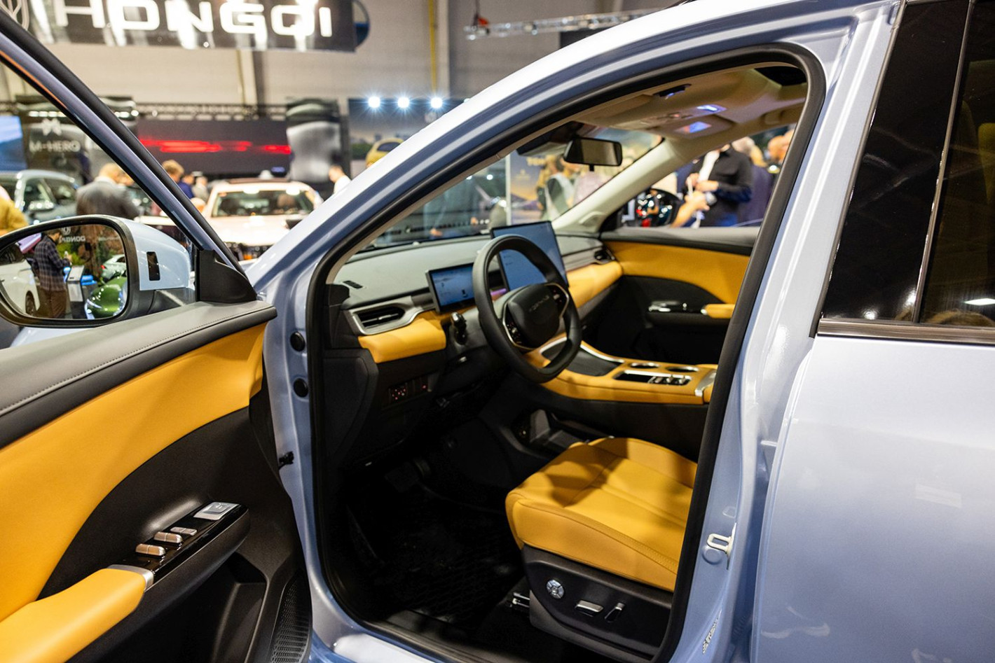 Премиера на Asia Motor Show: Чайна Мотор представи още два нови модела на DONGFENG